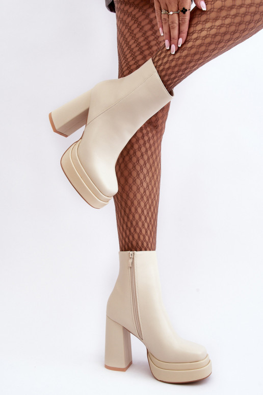 Femenino Botas en un puesto alto y plataforma color marfil Sandstra