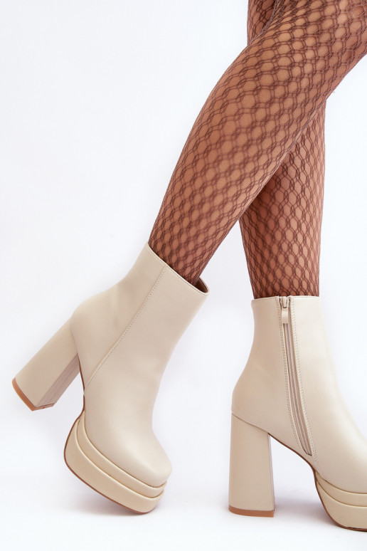 Femenino Botas en un puesto alto y plataforma color marfil Sandstra
