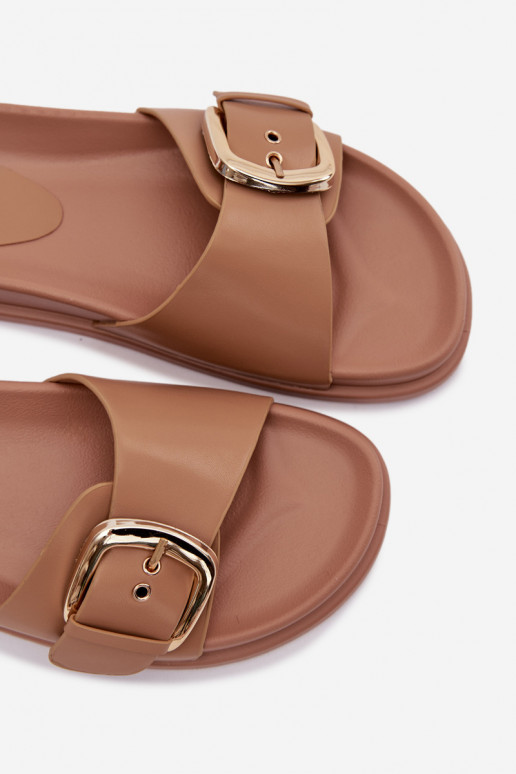 zapatillas de mujer con hebillas doradas beige Rosivana