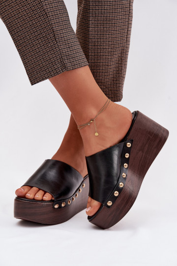 zapatillas de mujer en una cuña y plataforma Ze color doradomi Studs de color negro Farinelle