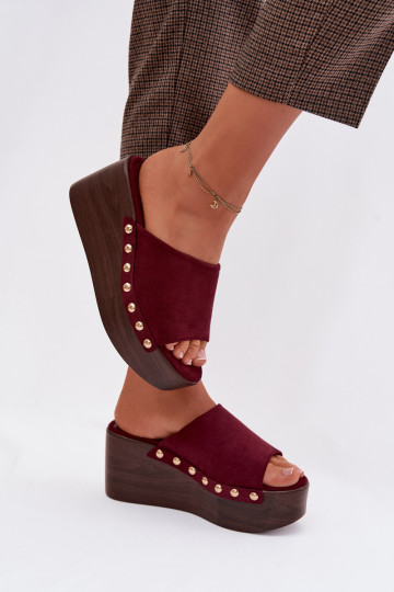 Zapatos de casa para mujer en plataforma con tachuelas doradas de ante sintético de color burdeos Helivina