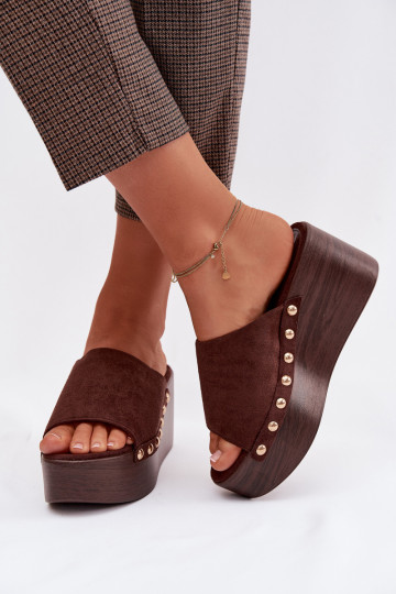 Zapatos de casa para mujer en plataforma con tachuelas doradas de ante sintético de color marrón Helivina 2