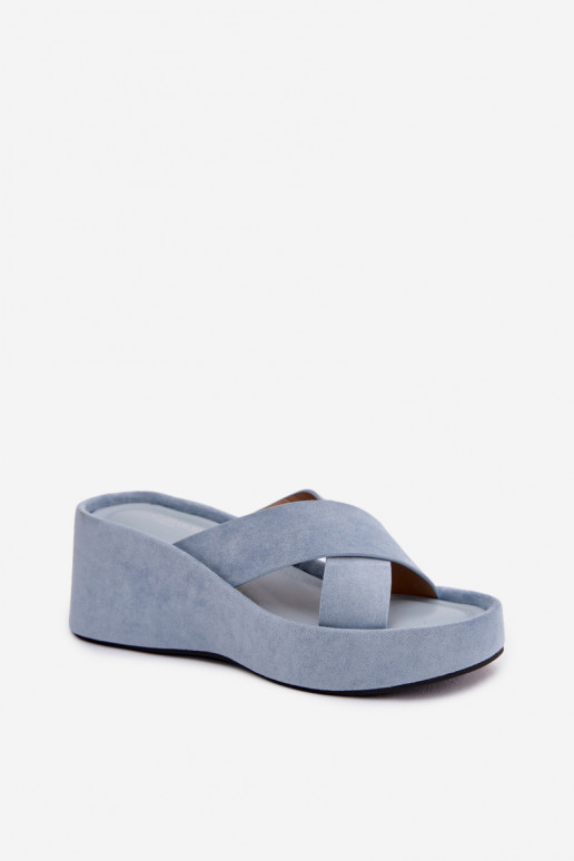 zapatillas de mujer en una cuñade gamuza ecológicau color azul Calorine