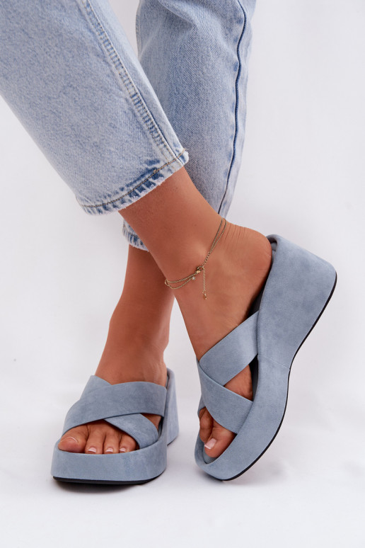 zapatillas de mujer en una cuñade gamuza ecológicau color azul Calorine