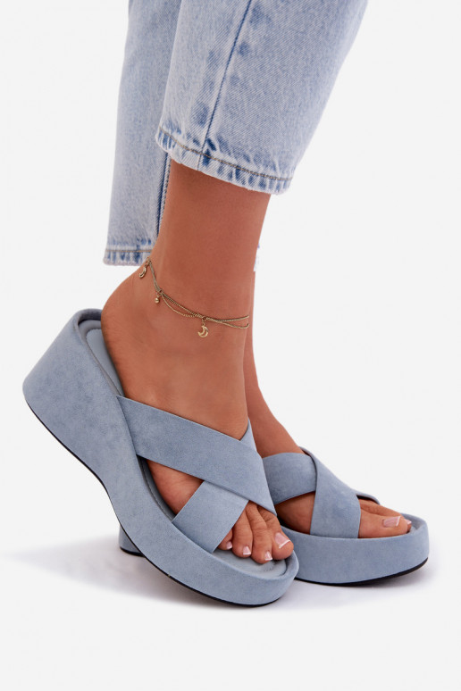 zapatillas de mujer en una cuñade gamuza ecológicau color azul Calorine