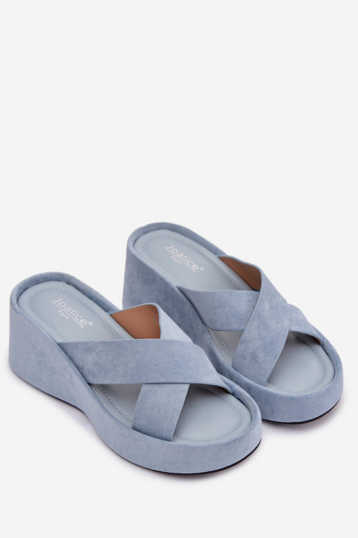 zapatillas de mujer en una cuñade gamuza ecológicau color azul Calorine