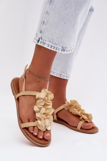 Sandalias planas para mujer. Con decoracionesi con motivos floraleskami color dorado Noemia 2