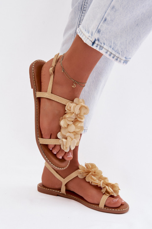 Sandalias planas para mujer. Con decoracionesi con motivos floraleskami color dorado Noemia