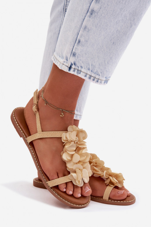 Sandalias planas para mujer. Con decoracionesi con motivos floraleskami color dorado Noemia