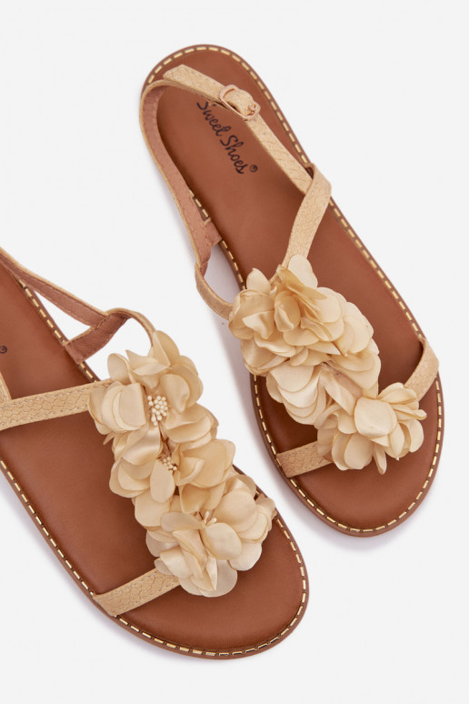 Sandalias planas para mujer. Con decoracionesi con motivos floraleskami color dorado Noemia