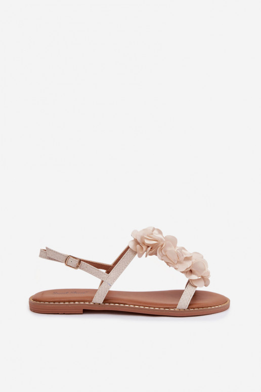 Sandalias planas para mujer. Con decoracionesi con motivos floraleskami color marfil Noemia
