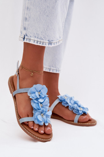 Sandalias planas para mujer. Con decoracionesi con motivos floraleskami color azul Noemia 2