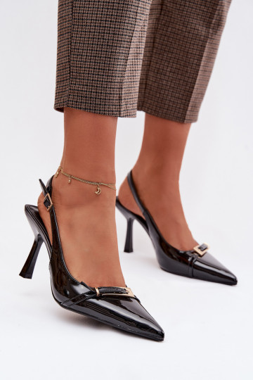 Sandalias lacadas para mujer. con tacones finos con hebillas doradas de color negro Bellivra 2