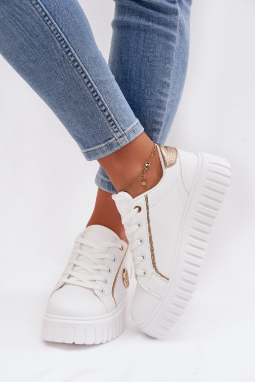 Zapatillas modelo zapatos. Femenino con una plataforma Con decoraciones Detalem el color blanco Iselora