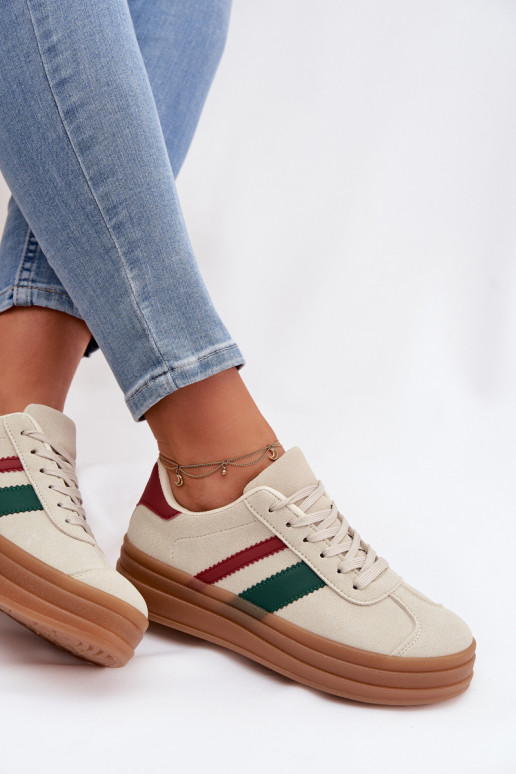 Zapatillas modelo zapatos. Femenino con una plataforma beige Janivelle