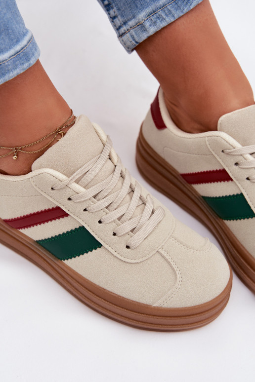 Zapatillas modelo zapatos. Femenino con una plataforma beige Janivelle