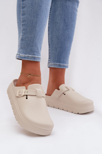 Zapatillas ligeras para mujer con tiras y hebillas color arena Larinie 2