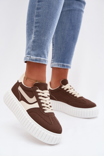 Zapatillas modelo zapatos. Femenino con una plataformade gamuza ecológicau color marrón Cadrina 2