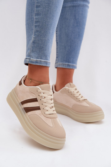 Zapatillas modelo zapatos. Femenino con una plataforma beige Galleria 2