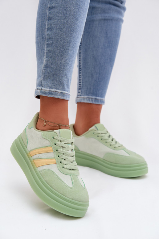 Zapatillas modelo zapatos. Femenino con una plataforma color verde Galleria