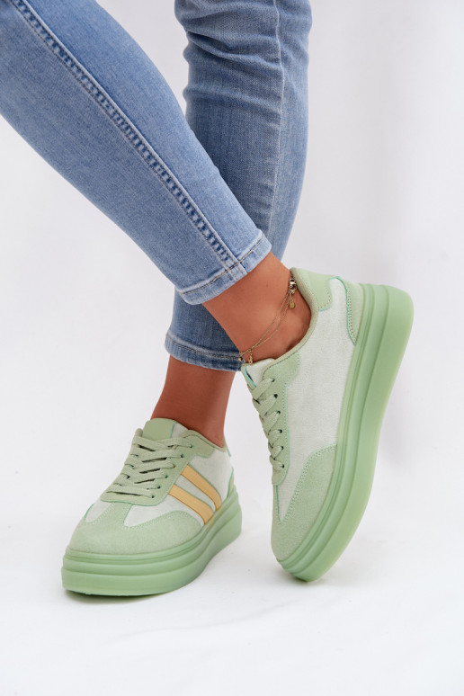 Zapatillas modelo zapatos. Femenino con una plataforma color verde Galleria