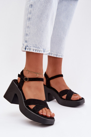Sandalias de mujer En un poste enormede gamuza ecológicau de color negro Tereza 2