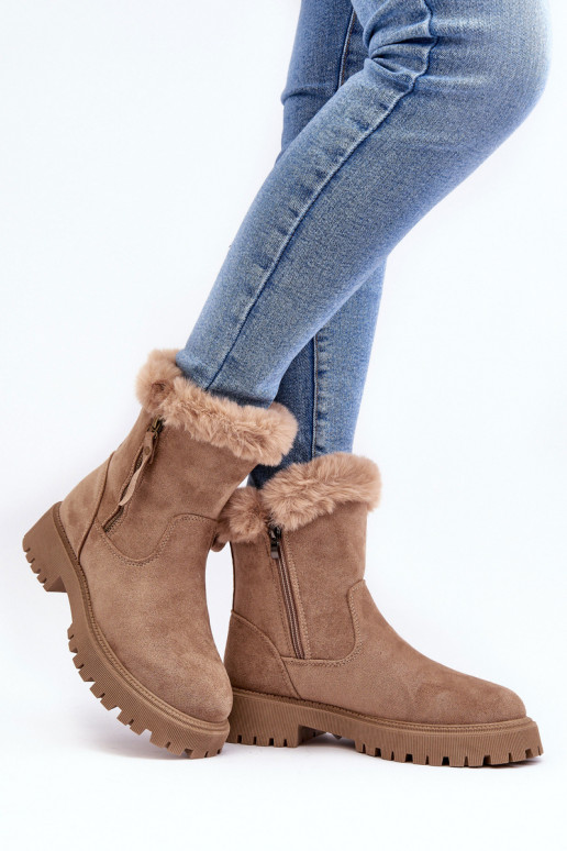 Botas de gamuza Femenino con un abrigo de piel beige Hasiva