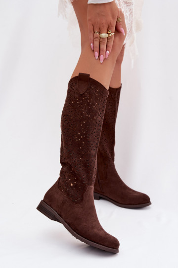 Botas altas de mujer con elementos de calados y tacones anchos S.Barski HY61-8023, color chocolate 2