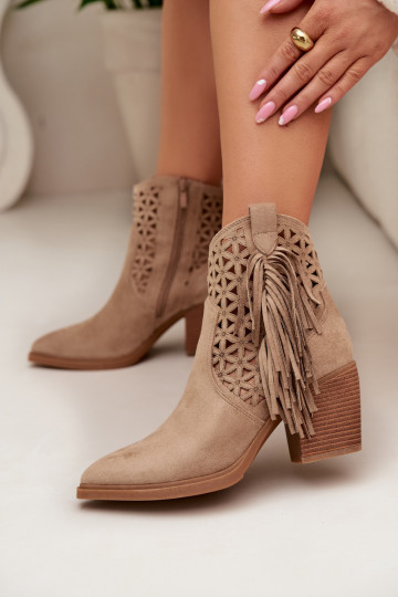 Botines de estilo cowboy para mujeres con tacones y flecos color arena Calissey