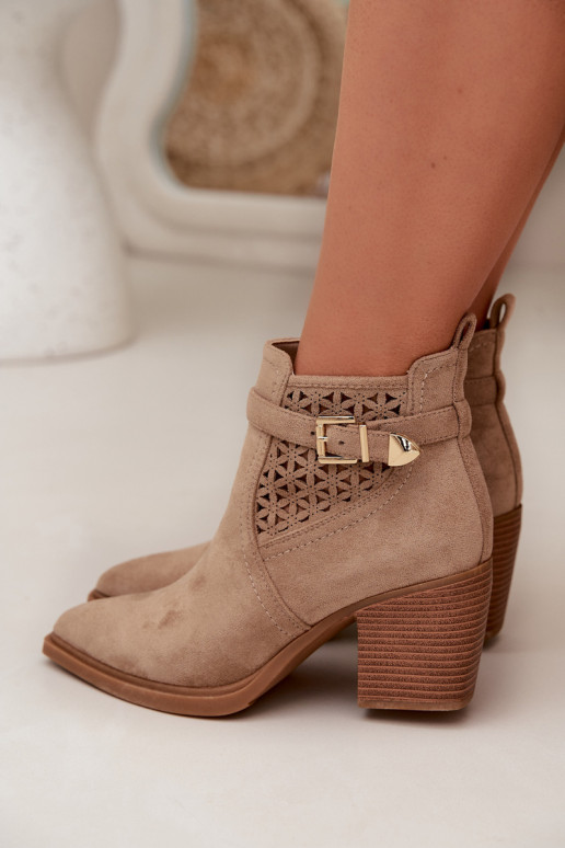 con elementos calados Botas de mujer caladom Un ejemplo I Złotą con hebillas beige Deloriah