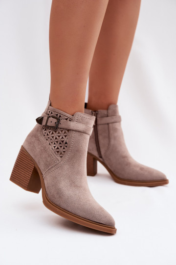 Botines de mujer con detalles calados y hebillas color arena Deloriah 2