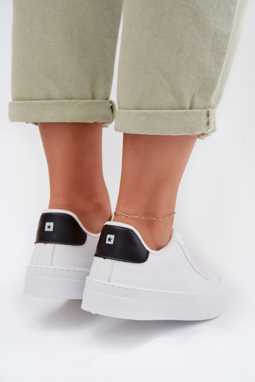 Zapatillas modelo zapatos. Femenino de cuero ecológico Big Star TT274928 HI-POLY SYSTEM el color blanco