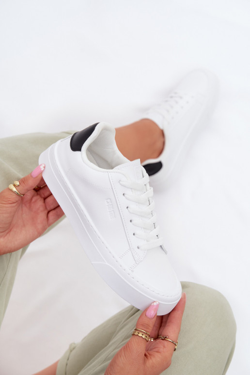 Zapatillas modelo zapatos. Femenino de cuero ecológico Big Star TT274928 HI-POLY SYSTEM el color blanco