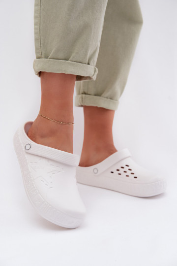 Zuecos ligeros para mujeres Big Star TT274A081 color blanco