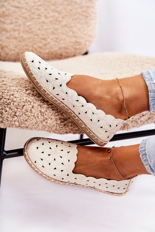 Femenino Un modelo convincente bailarinas con flores el color blanco Vennice