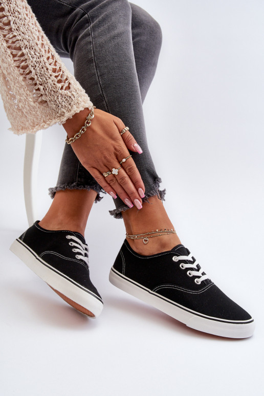 Zapatillas Zapatillas modelo clásico. de color negro Olvali