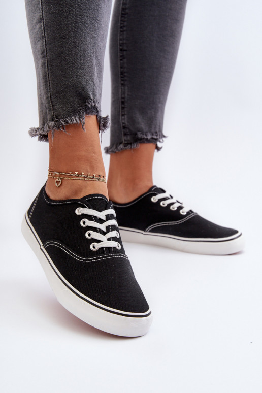 Zapatillas Zapatillas modelo clásico. de color negro Olvali