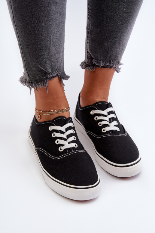 Zapatillas Zapatillas modelo clásico. de color negro Olvali