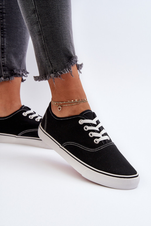 Zapatillas Zapatillas modelo clásico. de color negro Olvali