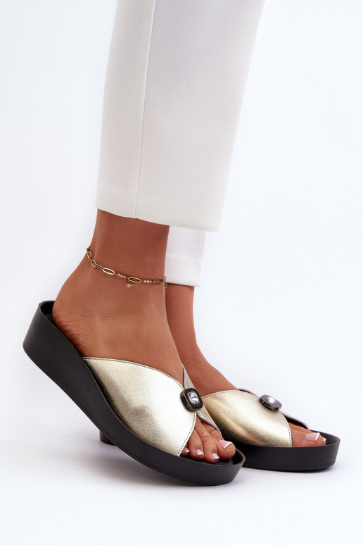 Zapatillas de cuero Femenino con adornos color dorado S.Barski KV27-027