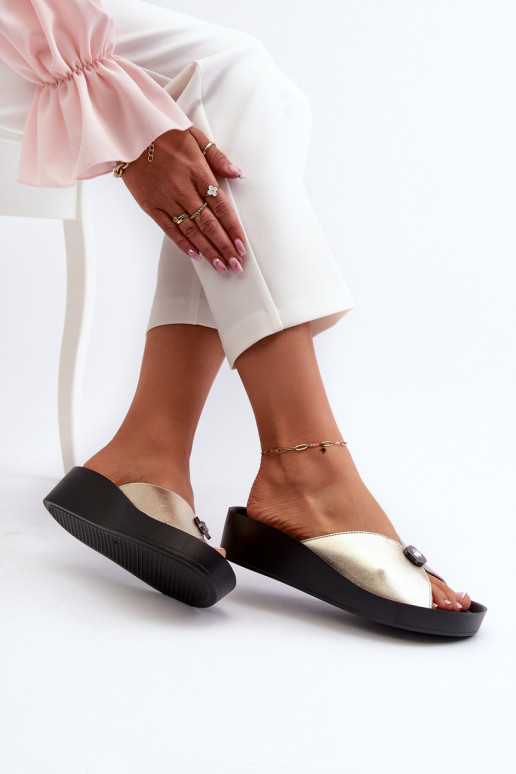 Zapatillas de cuero Femenino con adornos color dorado S.Barski KV27-027