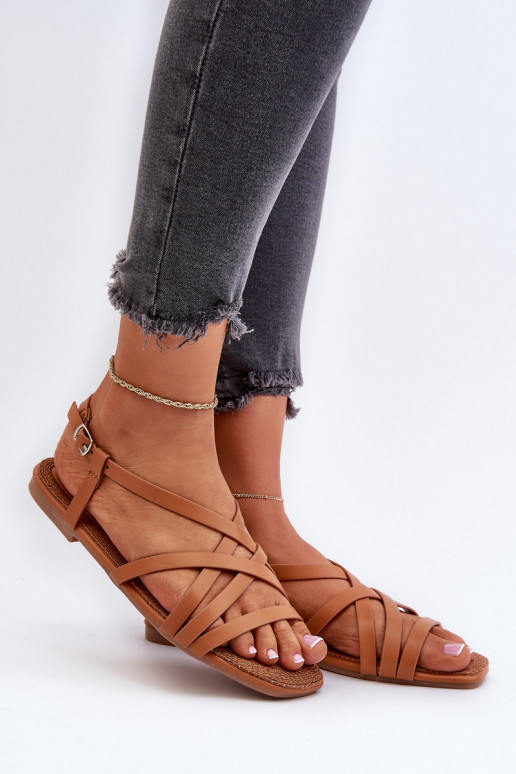 Sandalias planas para mujer. Big Star NN274013 color marrón