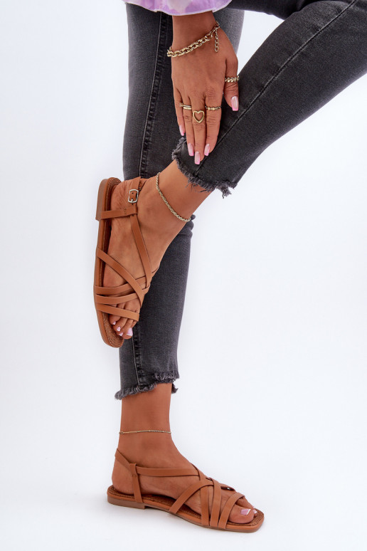 Sandalias planas para mujer. Big Star NN274013 color marrón