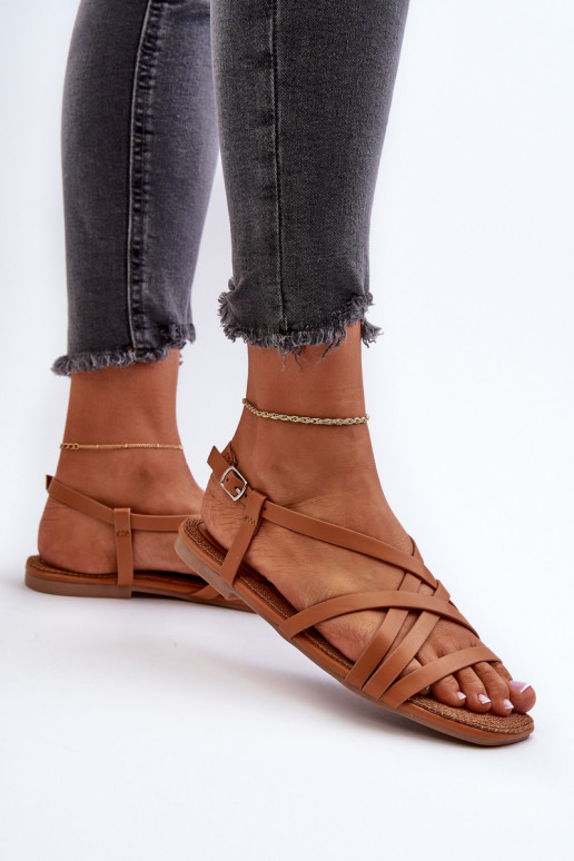 Sandalias planas para mujer. Big Star NN274013 color marrón