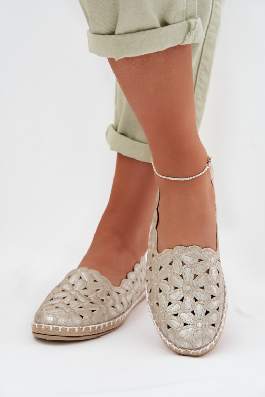 Femenino Un modelo convincente bailarinas con flores color dorado Vennice