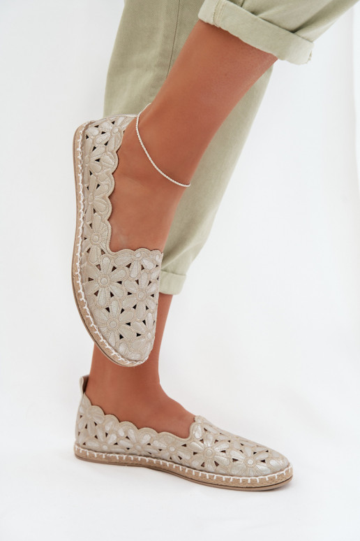 Femenino Un modelo convincente bailarinas con flores color dorado Vennice