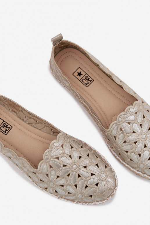 Femenino Un modelo convincente bailarinas con flores color dorado Vennice