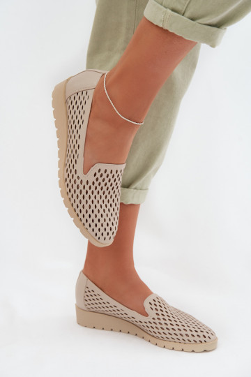 Zapatos de mujer con elementos calados color arena Flariette