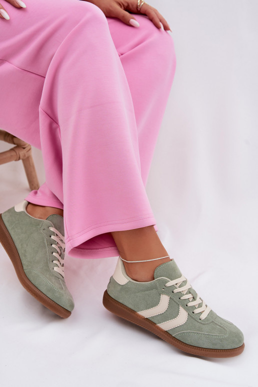 Zapatillas modelo zapatos. Femeninode gamuza ecológicau color verde Jesavella