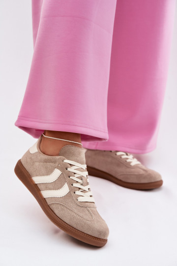 Zapatillas modelo zapatos. Femeninode gamuza ecológicau beige Jesavella